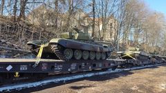 Tanky na cestě na Ukrajinu.