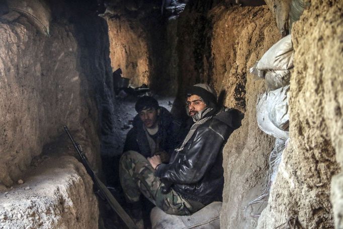 Syrští rebelové využívají tunely, aby se kryli před útoky armády ze vzduchu.