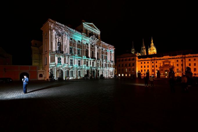 Na fasádě Arcibiskupského paláce lidé uvidí videomapping o vzniku a vývoji forem života Eternal Recurrence od Filipa Hodase.