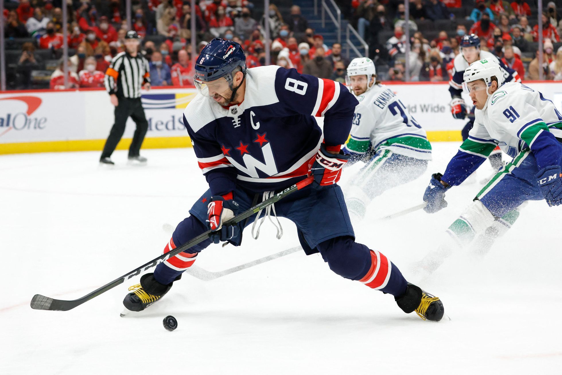 hokej, NHL 2021/2022, Washington Capitals - Vancouver Canucks, Alexander Ovečkin