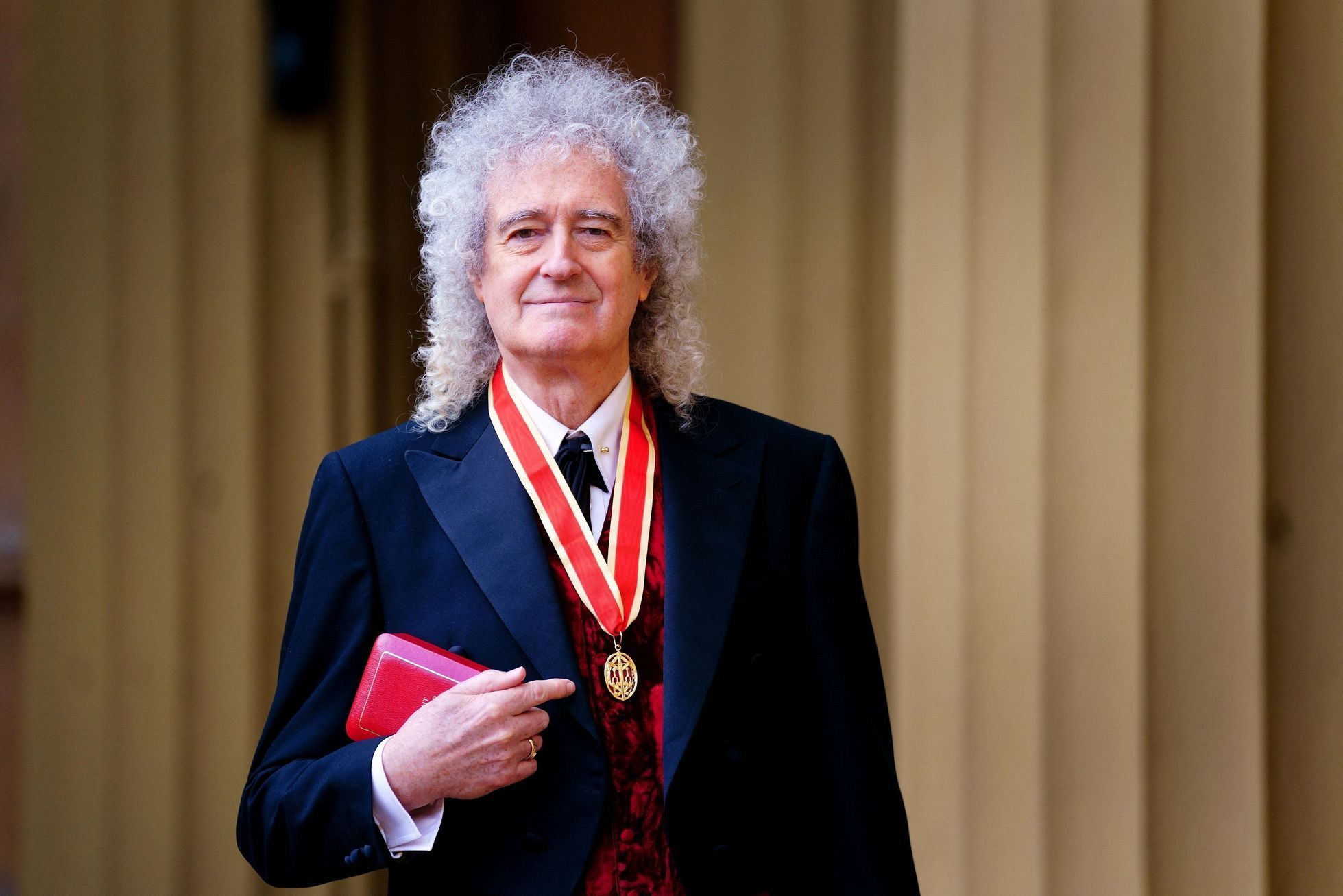 Brian May, Queen, rytíř, Buckinghamský palác