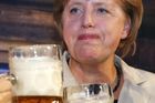 Merkelová znovu šéfkou CDU, dostala 98 procent hlasů