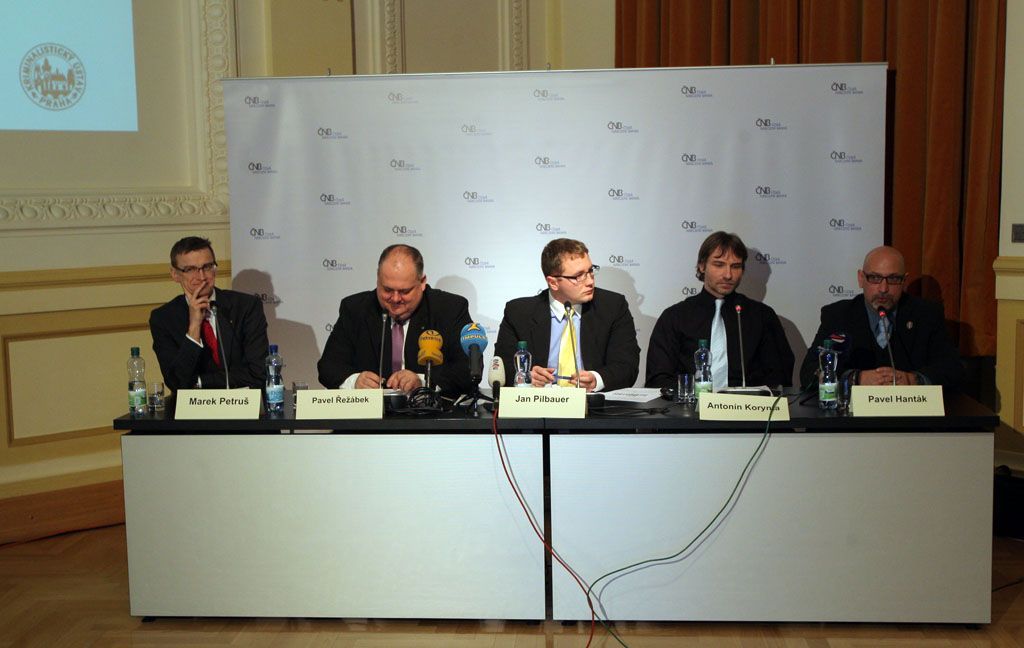 ČNB ukázala padělky za rok 2011