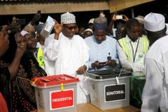 Politiku v Nigérii zablokovalo ukradené žezlo. Parlament se bez něj nesejde, zloději uprchli v autě