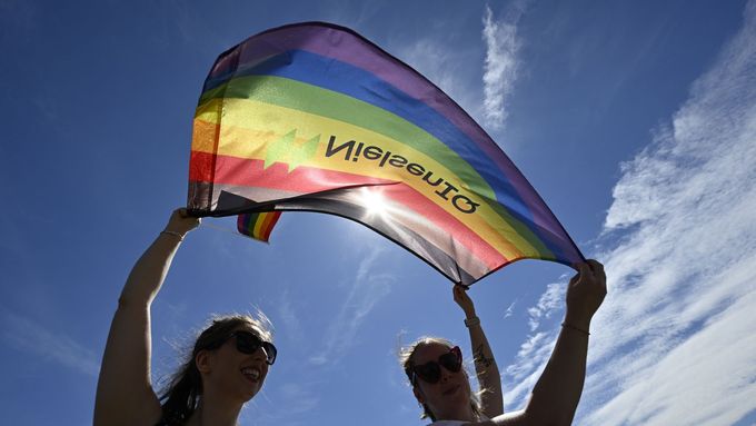 Snímek ze sobotního duhového průvodu festivalu Prague Pride.