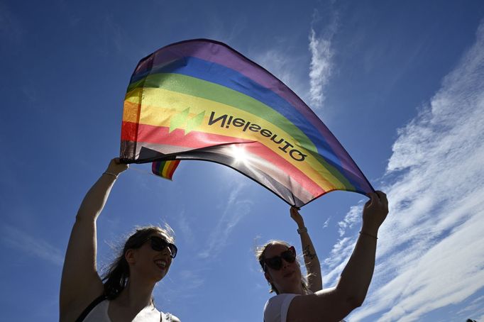 Snímek ze sobotního duhového průvodu festivalu Prague Pride.