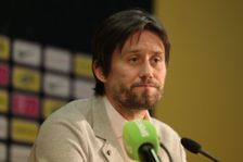 Seš blbec, říkal si Rosický na JIP. O Spartu nemá strach, Slavia předvedla absurditu