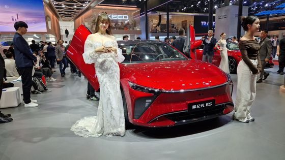 Sedan Exeed Sterra ES se nabízí jako elektromobil nebo má prodlužovač dojezdu.