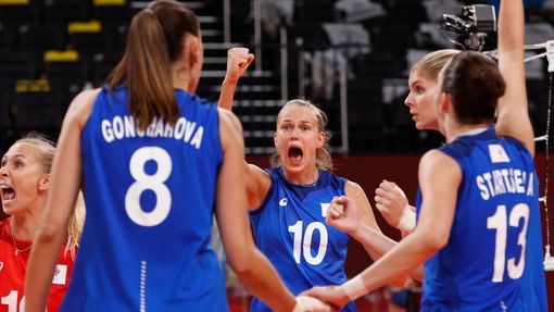 Ruské volejbalistky slaví vítězství nad Činou na OH 2020