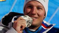 Aksel Lund Svindal okusuje stříbro. Vítězný Švýcar Didier Défago porazil tohoto Nora při olympijském sjezdu o sedm setin...