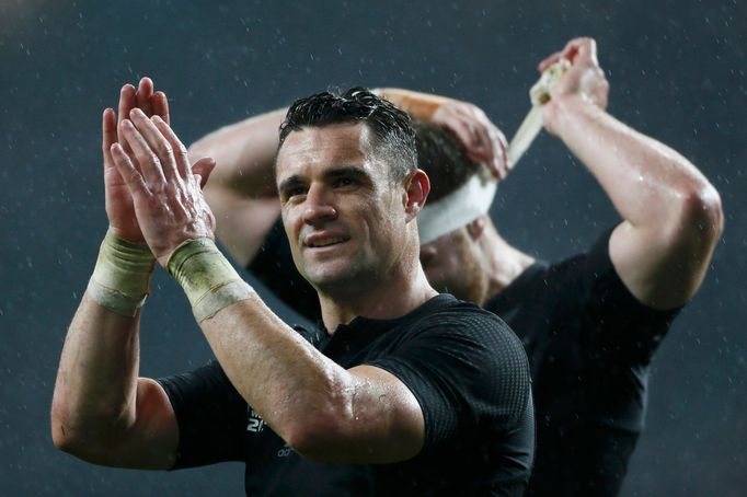 Daniel Carter of New Zealand celebrates after winning their Rugby World Cup Semi-Final match against South Africa at Twickenham in London, Britain, October 24, 2015. REUT