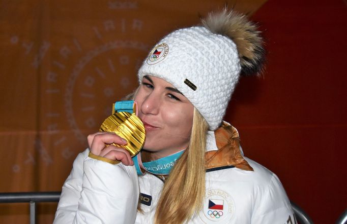 Ester Ledecká se zlatou medailí ze super-G na ZOH 2018