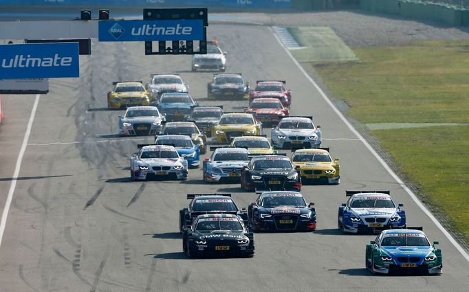 Start poslední letošního závodu DTM na Hockenheimu.