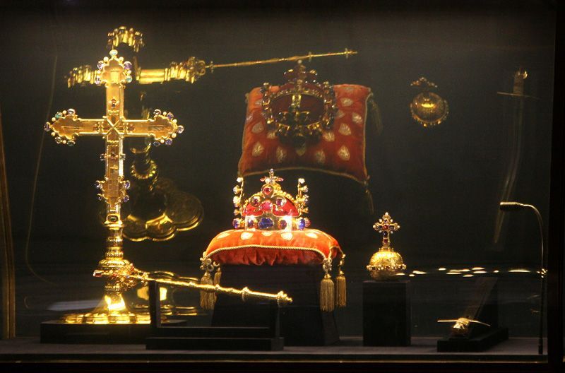 Výstava korunovačních klenotů ve Vladislavském sále