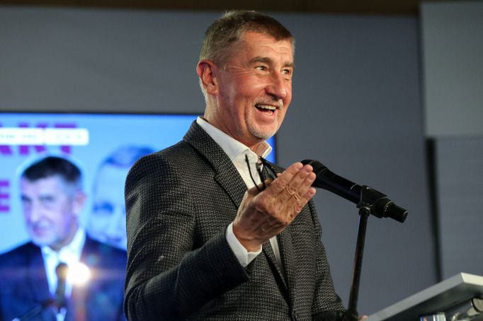 Andrej Babiš – vyjádření zástupcům médií. Záběr z volebního štábu ANO v Praze. 6. 10. 2018.