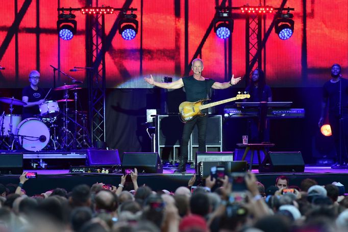 Snímek ze Stingova koncertu ve Slavkově u Brna.