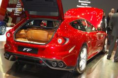 Blog ze Ženevy: Na Ferrari musíte stát frontu