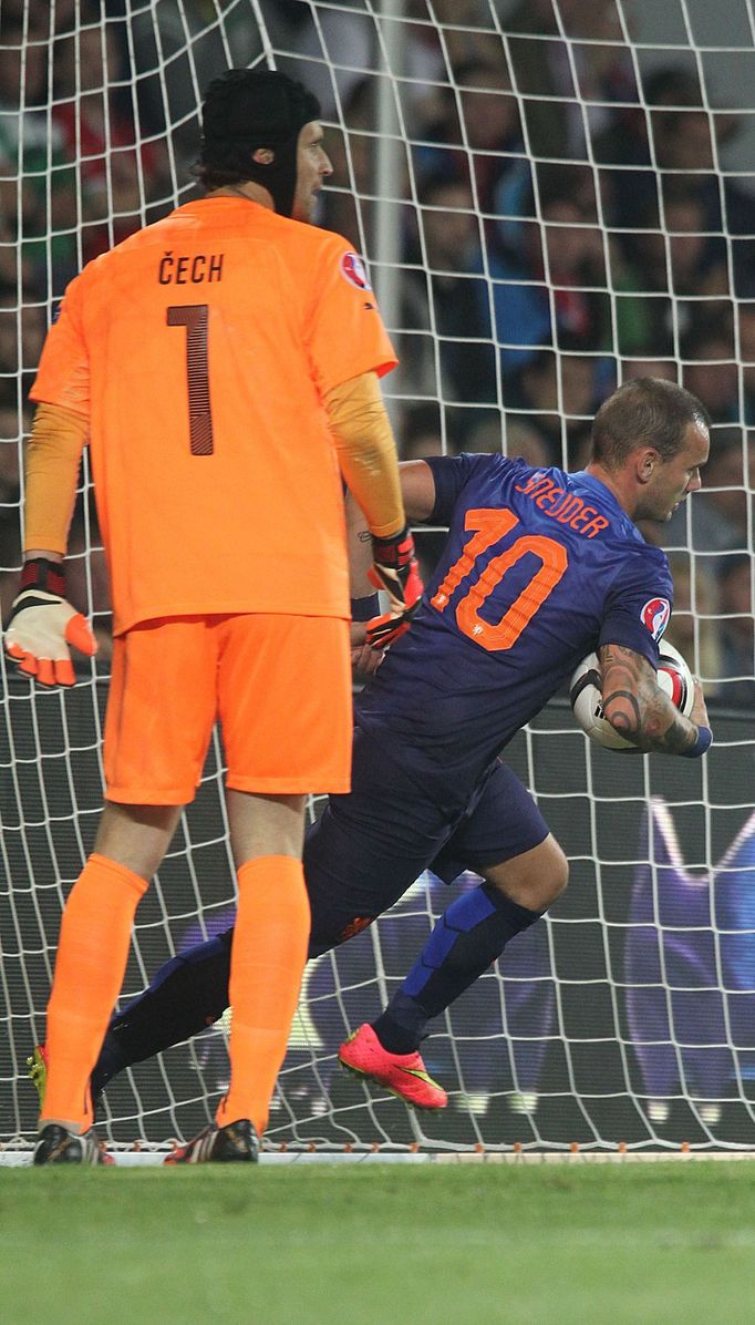 ČR-Nizozemsko: Petr Čech - Wesley Sneijder