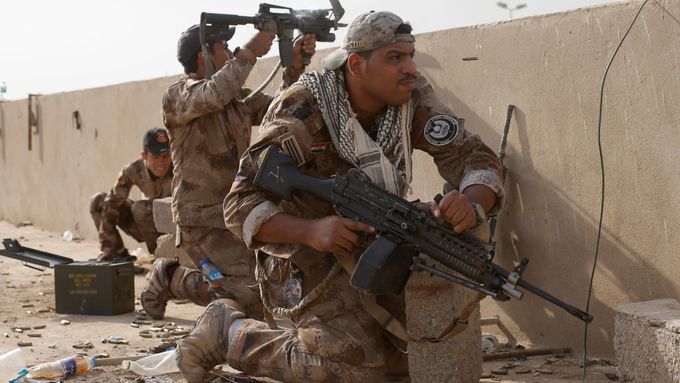 Iráčtí vojáci v bojích o Mosul.