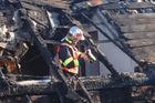 V Olomouci hořela střecha rodinného domu, majitel se zranil