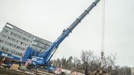 Stroj musí být rozebrán přímo na místě, kde svou práci dokončil. Potom může být převezen do Horních Počernic, kde bude zakonzervován.