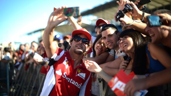 Fernando Alonso španělské fanoušky potěšil.