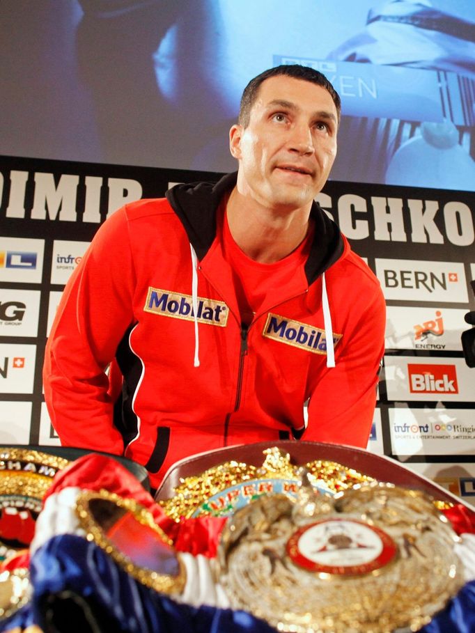 Ukrajinský boxer Vladimir Kličko před utkáním s Američanem Tony Thompsonem o titul Mistra těžké váhy IBF, WBA, WBO a IBO.