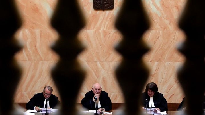 Ústavní soud zrušil část volebního zákona, která znevýhodňuje menší strany a koalice
