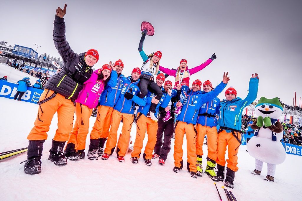 Biatlonový tým slaví úspěch Koukalové a Puskarčíkové v Oberhofu
