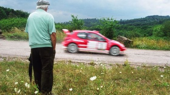 Bez policie, bez bodů. Závody za volantem.