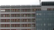 Umístění solárních panelů na hranu budovy má kromě propagačního účelu také technický důvod, neboť konstrukce budovy je na mezi jejího možného zatížení. Proto se například zatížení od větru přenáší do nejlépe dimenzovaných míst v konstrukci budovy.