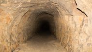 V podzemí je celkem zhruba 400 metrů chodeb a v teplých měsících stálých osm stupňů Celsia.