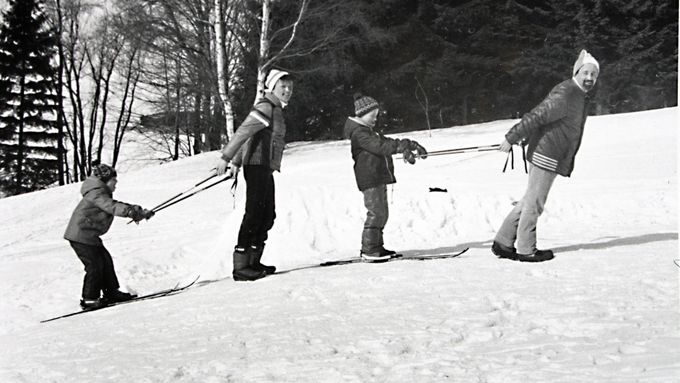 Foto: I tak jsme lyžovali za socialismu. Na dřevěných lyžích, místo lanovek prkýnka