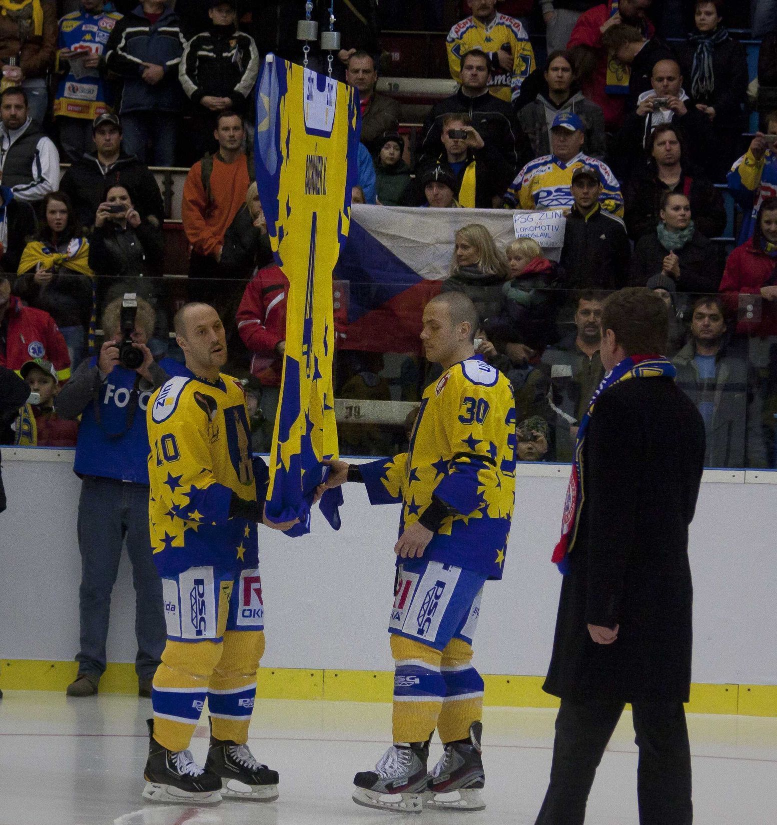 Hokejisté Zlína v benefičním utkání proti Jaroslavli v listopadu 2012.