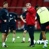 Steven Gerrard a trenér Roy Hodgson na tréninku reprezentace Anglie
