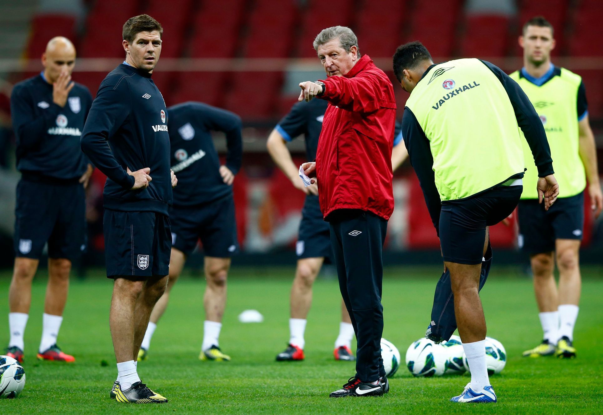 Steven Gerrard a trenér Roy Hodgson na tréninku reprezentace Anglie