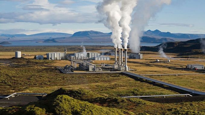Geotermální elektrárna Nesjavellir na Islandu.