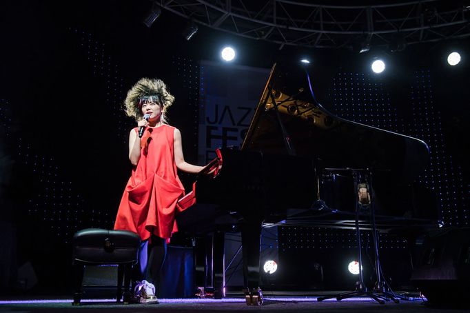 Snímek z koncertu Hiromi na brněnském Jazzfestu.