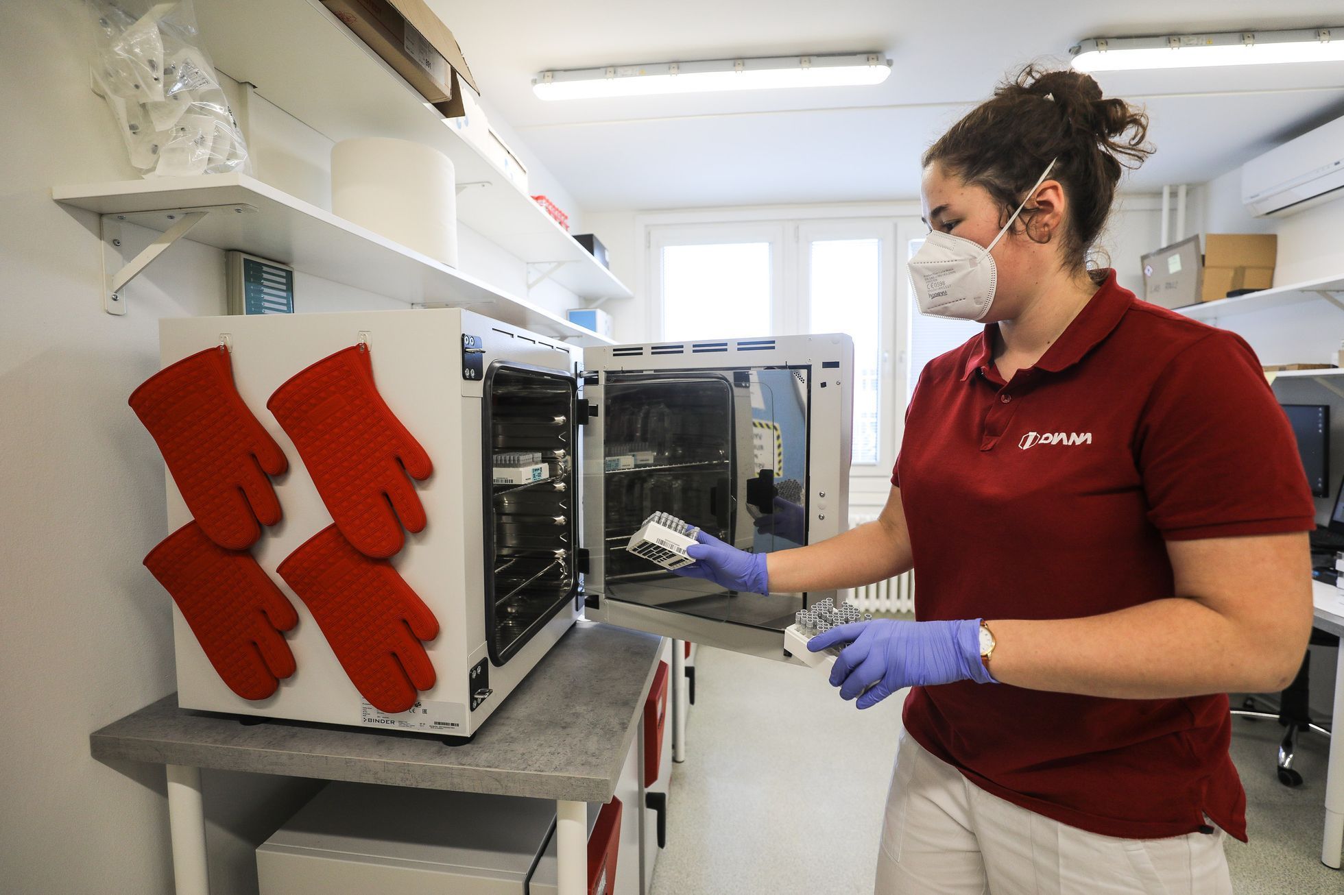 Výrobce PCR testů Diana Biotechnologies, laboratoř, koronavirus, nemoc, testování, laborant