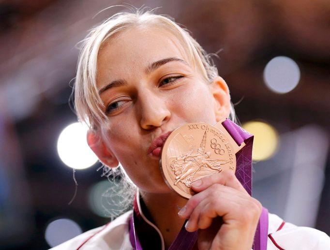 Bronzová olympijská judistka, Maďarka Eva Csernoviczká po kategorii do 48 kg na OH 2012 v Londýně.