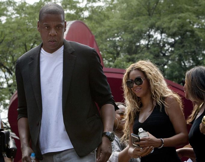 V New Yorku přišla na shromáždění také zpěvačka Beyonce a její manžel, rapper Jay Z.