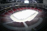 Do ochozů stadionu Bolšoj se vejde celkem 12 000 diváků. Čeští hokejisté si jeho led prvně "prubnou" 12. února v zápase se Švédskem.