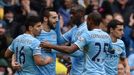 Fotbalisté Manchesteru City se radují z gólu proti Tottenhamu