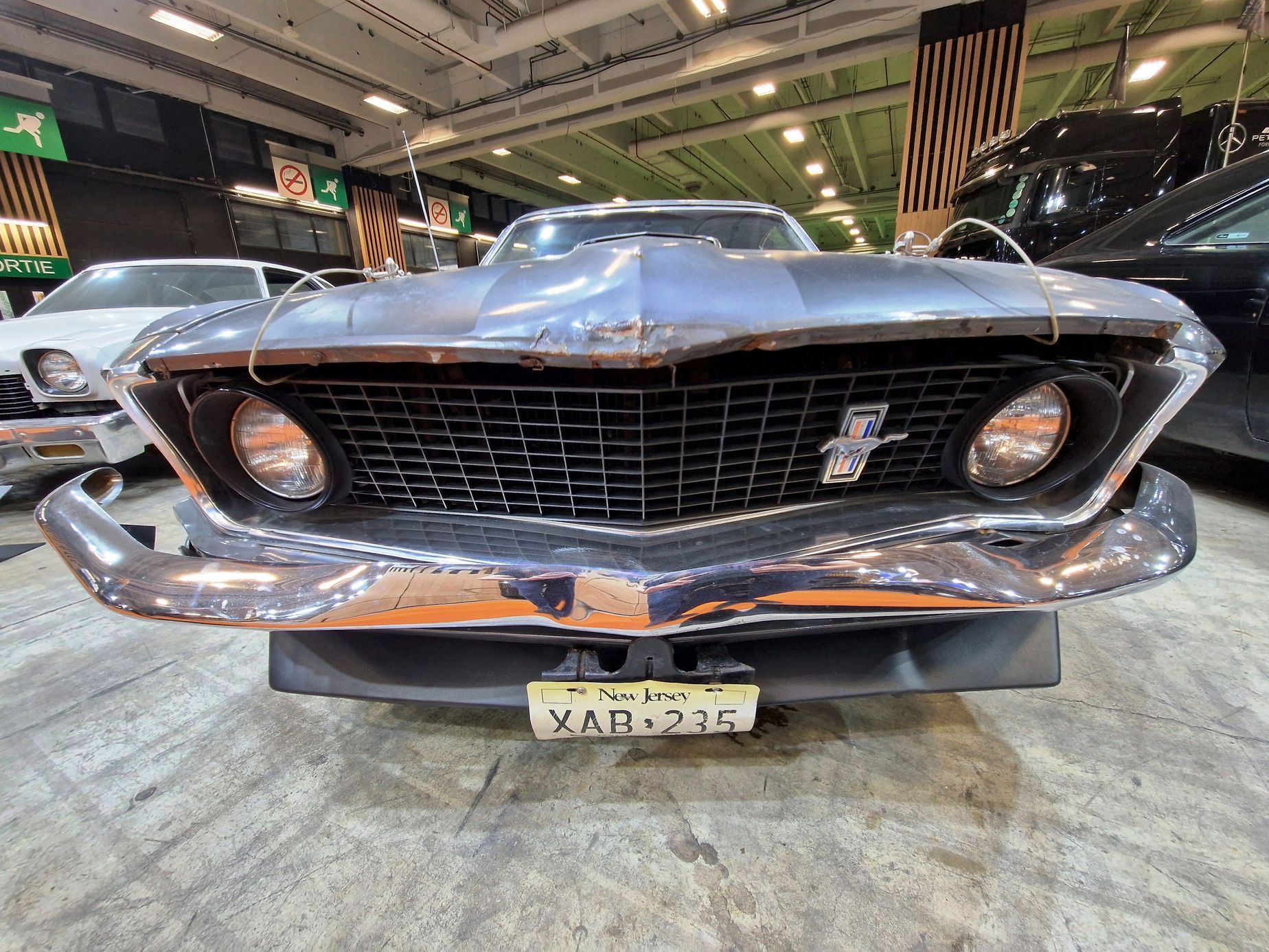 historická a filmová auta autosalon Paříž