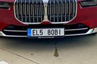 Parkovací zóny v Praze čeká změna. Výhody pro elektroauta zřejmě od Nového roku končí