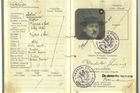 Historické dokumenty zakladatele dříve veleúspěšné fabriky.