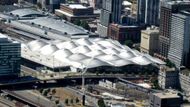 Vlnící se střecha nádraží Southern Cross v Melbourne je charakteristickým znakem hlavního nádraží ve městě. To bylo dokončeno v roce 2006 a slouží 15 milionům cestujících ročně. Unikátní architektonické provedení získalo od Královského institutu britských architektů prestižní Lubetkinovu cenu za nejvýznamnější novou budovu umístěnou mimo EU.
