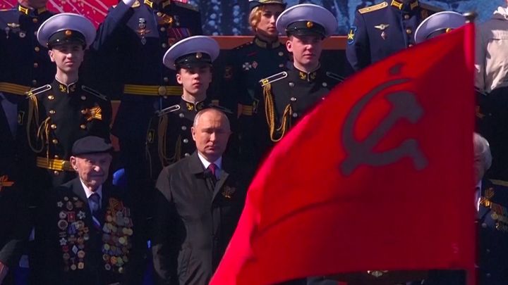 "Všechno zničte." Rusové musí obnovit armádu, mluví se o radikálních plánech