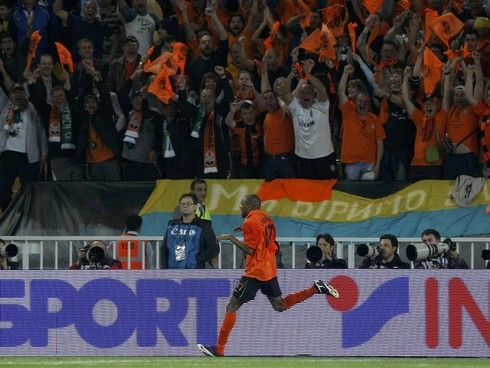 Jako první se mohli radovat fanoušci Šacharu zásluhou Luise Adriana