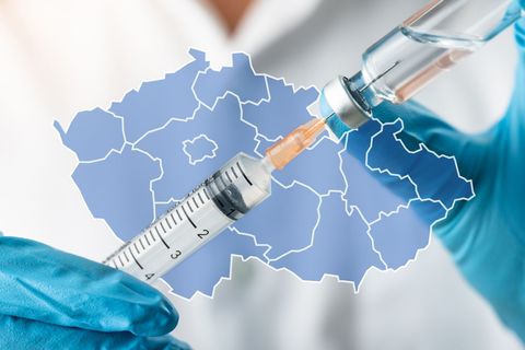 Hejtmani: Od vlády nám chybí více vakcín i informací, na test registrace nebyl čas
